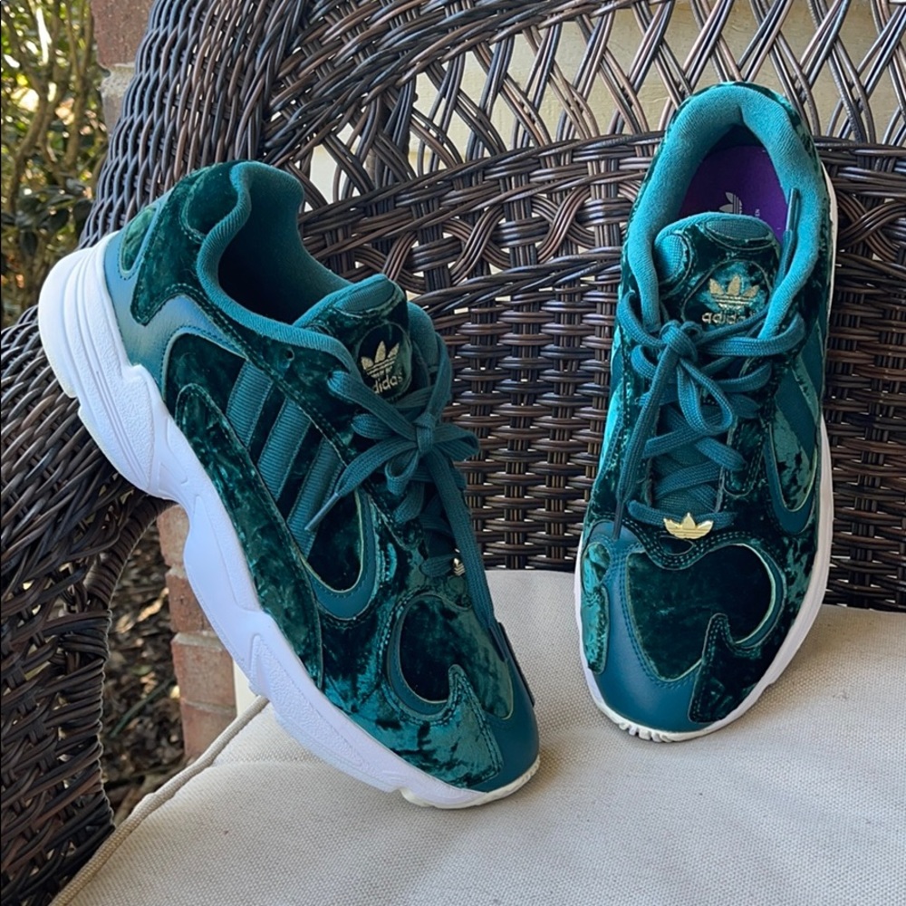 Adidas Emerald Green Velvet Sneakers 10.5 - Picture 1 of 16